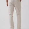 Moderne, schmal geschnittene Khakis