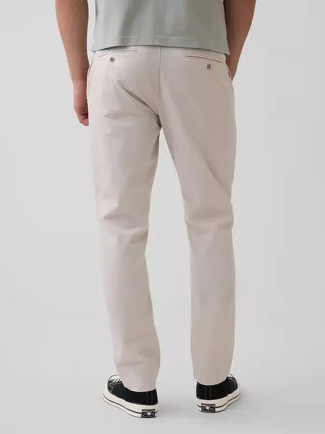 Moderne, schmal geschnittene Khakis
