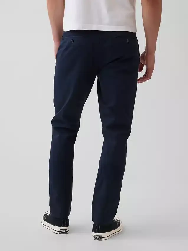 Moderne, schmal geschnittene Khakis