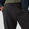 Moderne, schmal geschnittene Khakis