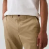 Moderne, schmal geschnittene Khakis