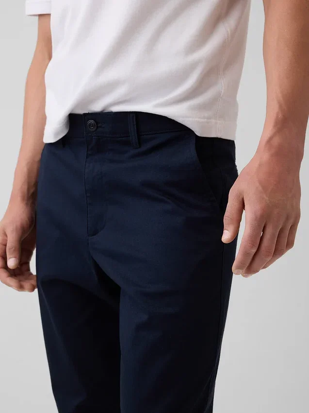 Moderne, schmal geschnittene Khakis