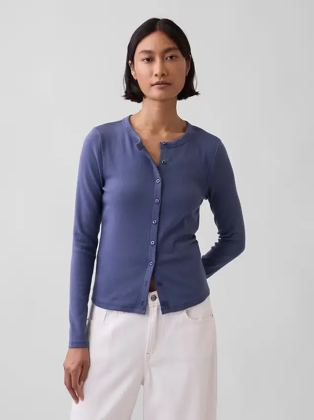 Moderne Strickjacke mit Rundhalsausschnitt