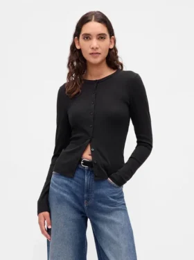 Moderne Strickjacke mit Rundhalsausschnitt