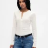 Moderne Strickjacke mit Rundhalsausschnitt