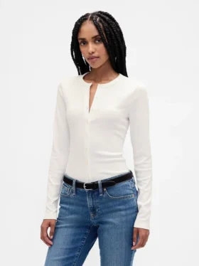 Moderne Strickjacke mit Rundhalsausschnitt