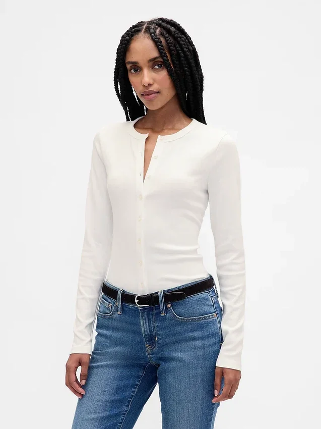 Moderne Strickjacke mit Rundhalsausschnitt