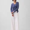 Moderne Strickjacke mit Rundhalsausschnitt
