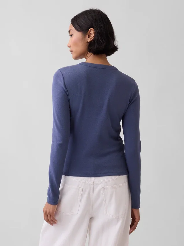 Moderne Strickjacke mit Rundhalsausschnitt