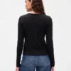 Moderne Strickjacke mit Rundhalsausschnitt