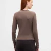 Moderne Strickjacke mit Rundhalsausschnitt