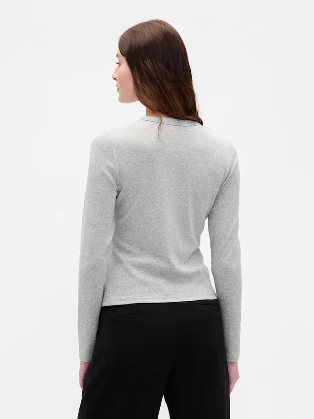 Moderne Strickjacke mit Rundhalsausschnitt
