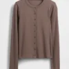 Moderne Strickjacke mit Rundhalsausschnitt