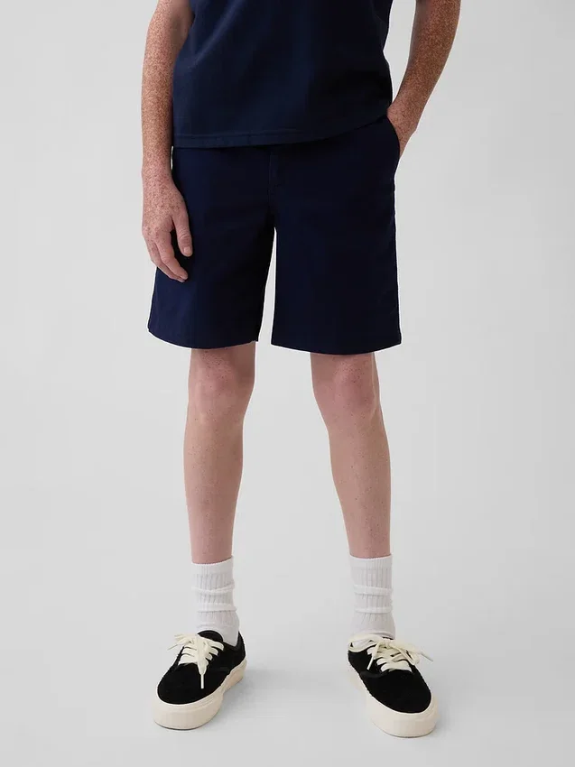 Moderne Uniform-Shorts für Kinder in Khaki