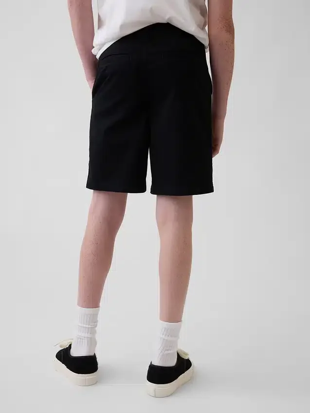 Moderne Uniform-Shorts für Kinder in Khaki