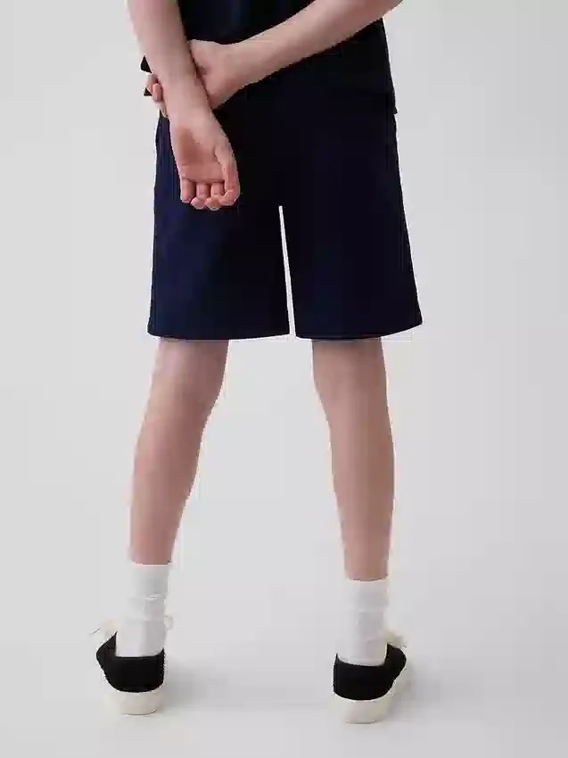 Moderne Uniform-Shorts für Kinder in Khaki