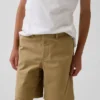 Moderne Uniform-Shorts für Kinder in Khaki
