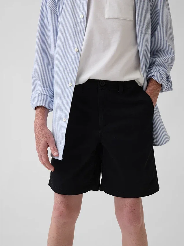 Moderne Uniform-Shorts für Kinder in Khaki