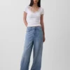 Modernes Crop-Top mit Spitzenbesatz