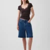 Modernes Crop-Top mit Spitzenbesatz