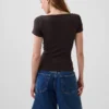 Modernes Crop-Top mit Spitzenbesatz