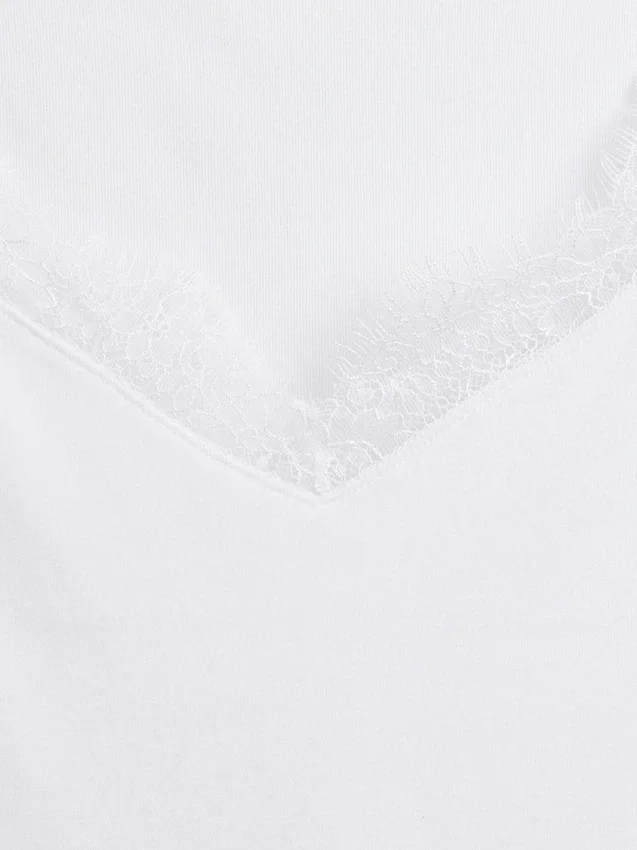 Modernes Crop-Top mit Spitzenbesatz