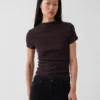 Modernes, geripptes Crop-T-Shirt mit Stehkragen