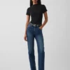 Modernes, geripptes Crop-T-Shirt mit Stehkragen