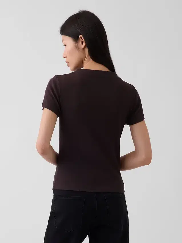 Modernes, geripptes Crop-T-Shirt mit Stehkragen