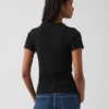 Modernes, geripptes Crop-T-Shirt mit Stehkragen