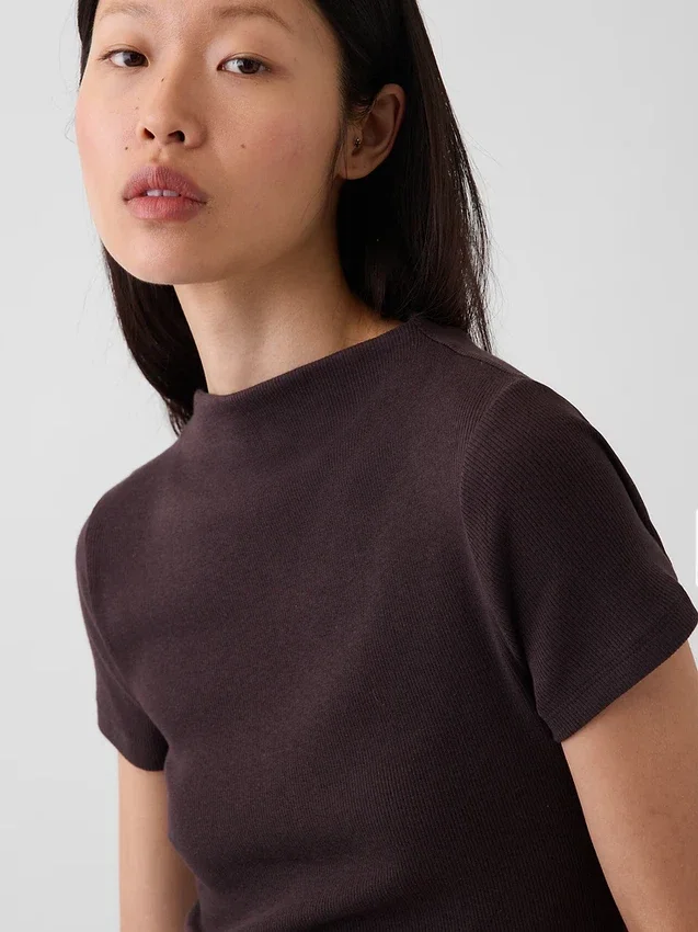 Modernes, geripptes Crop-T-Shirt mit Stehkragen