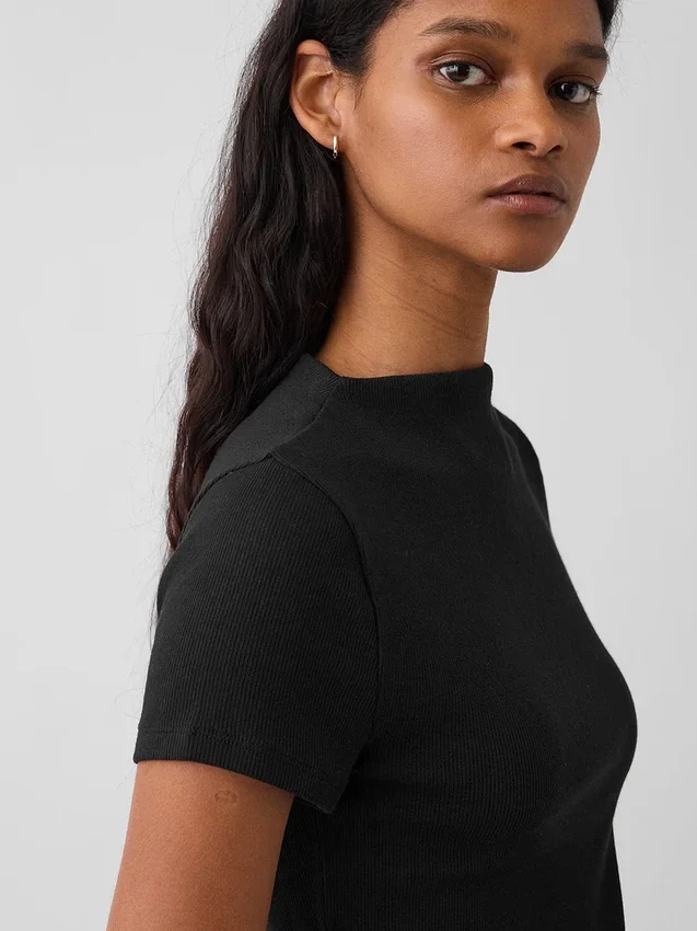 Modernes, geripptes Crop-T-Shirt mit Stehkragen