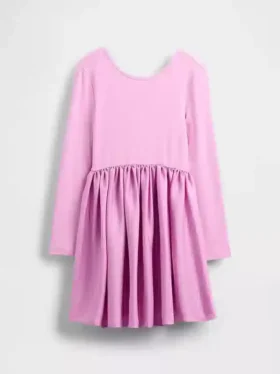 Modernes Kinderkleid aus verschiedenen Materialien