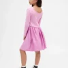 Modernes Kinderkleid aus verschiedenen Materialien