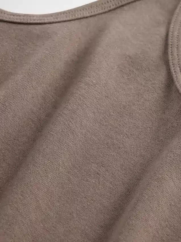 Modernes, kurz geschnittenes Cami-Top