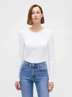 Modernes, kurz geschnittenes T-Shirt mit Rippbündchen