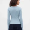 Modernes, kurz geschnittenes T-Shirt mit Rippbündchen