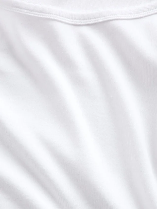 Modernes, kurzes T-Shirt mit quadratischem Ausschnitt