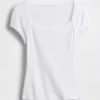 Modernes, kurzes T-Shirt mit quadratischem Ausschnitt