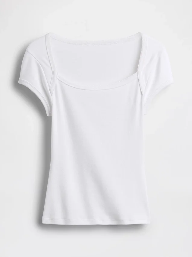 Modernes, kurzes T-Shirt mit quadratischem Ausschnitt