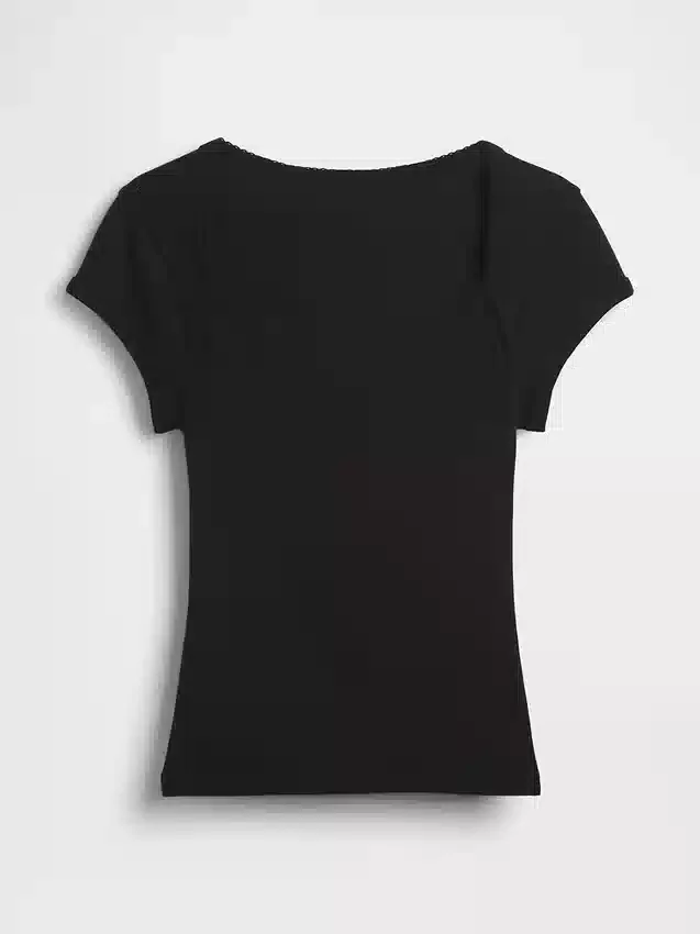 Modernes, kurzes T-Shirt mit quadratischem Ausschnitt