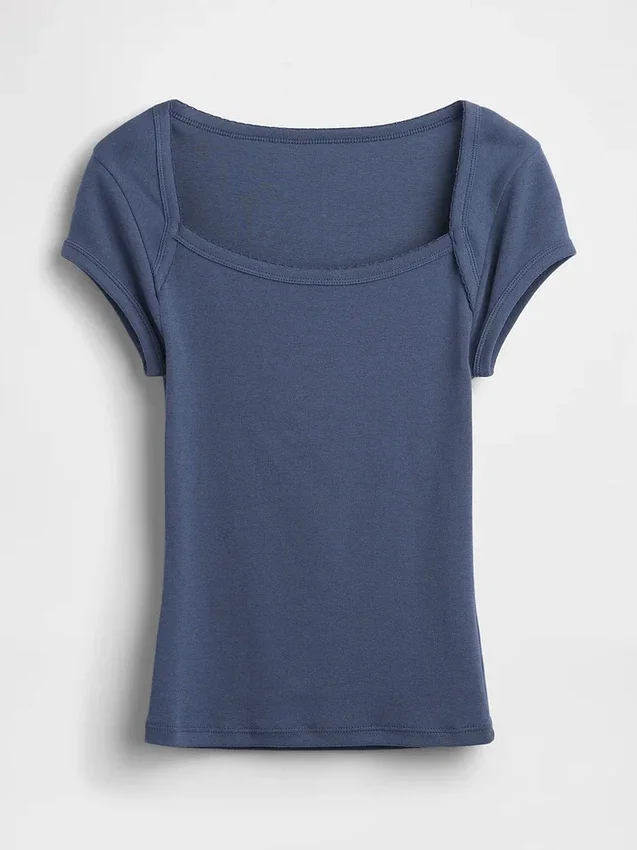 Modernes, kurzes T-Shirt mit quadratischem Ausschnitt