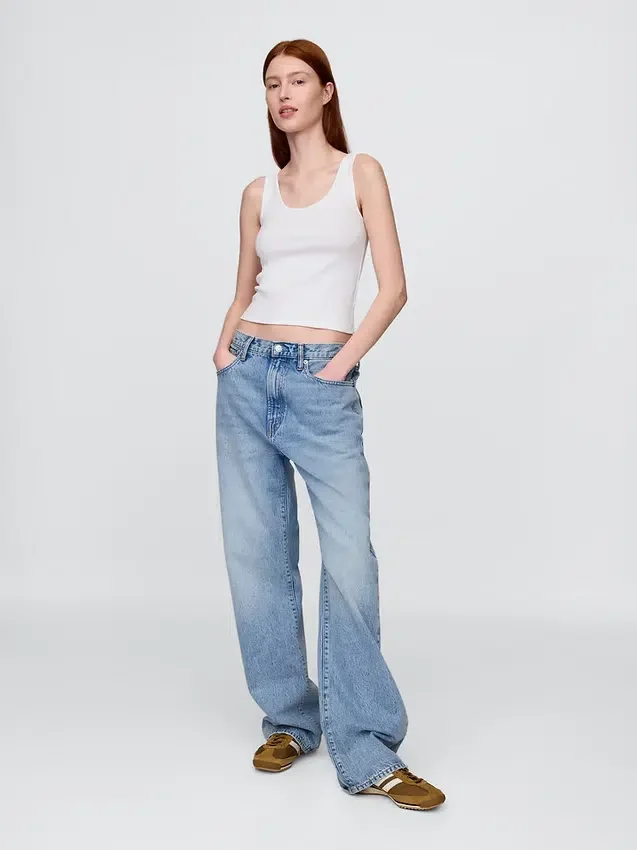Modernes, kurzes Tanktop