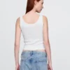 Modernes, kurzes Tanktop