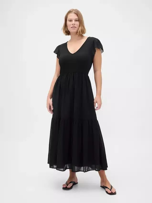 Modernes Maxi-Kleid aus verschiedenen Materialien mit Rüschen