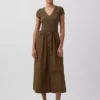 Modernes Maxikleid aus verschiedenen Materialien