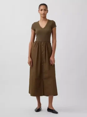 Modernes Maxikleid aus verschiedenen Materialien