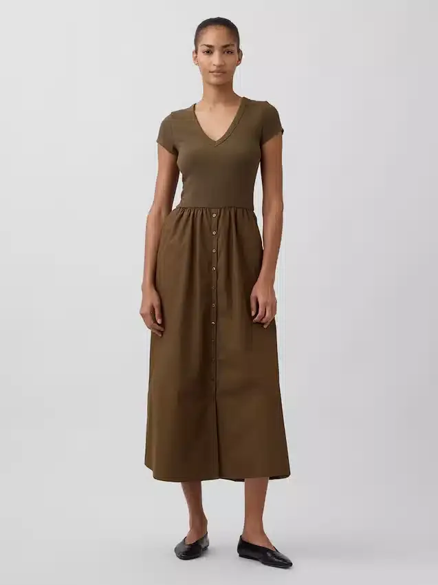Modernes Maxikleid aus verschiedenen Materialien