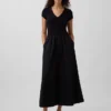 Modernes Maxikleid aus verschiedenen Materialien
