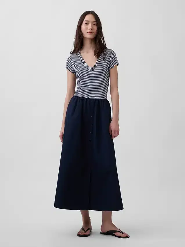 Modernes Maxikleid aus verschiedenen Materialien